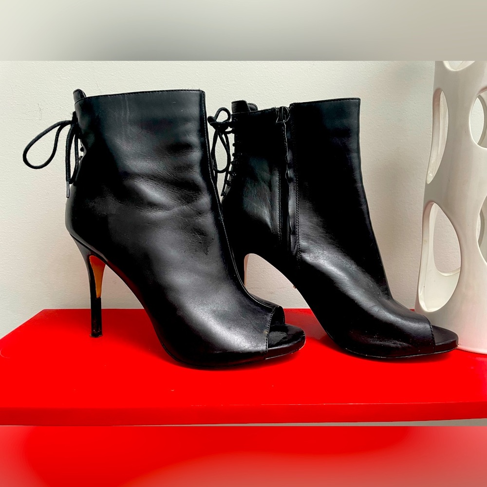 POUR LA VICTOIRE open toe Booties. Black 8.5/9